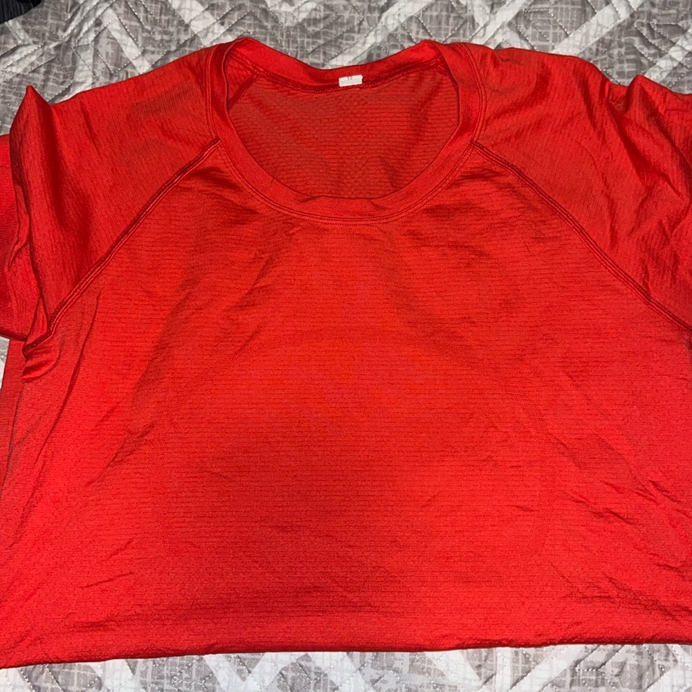 Lululemon running shirt